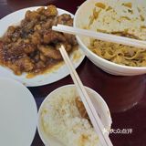 看着都腻，尝了一块，料包的味道太重，没有肉香味