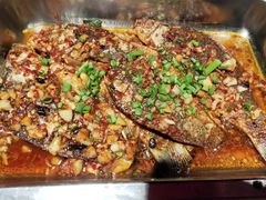 煎焖风吹鲫鱼-味上湘菜馆(岳麓山店)
