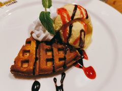 热华夫饼配水果香草冰淇淋-巴伐利亚啤酒坊(意式风情街店)