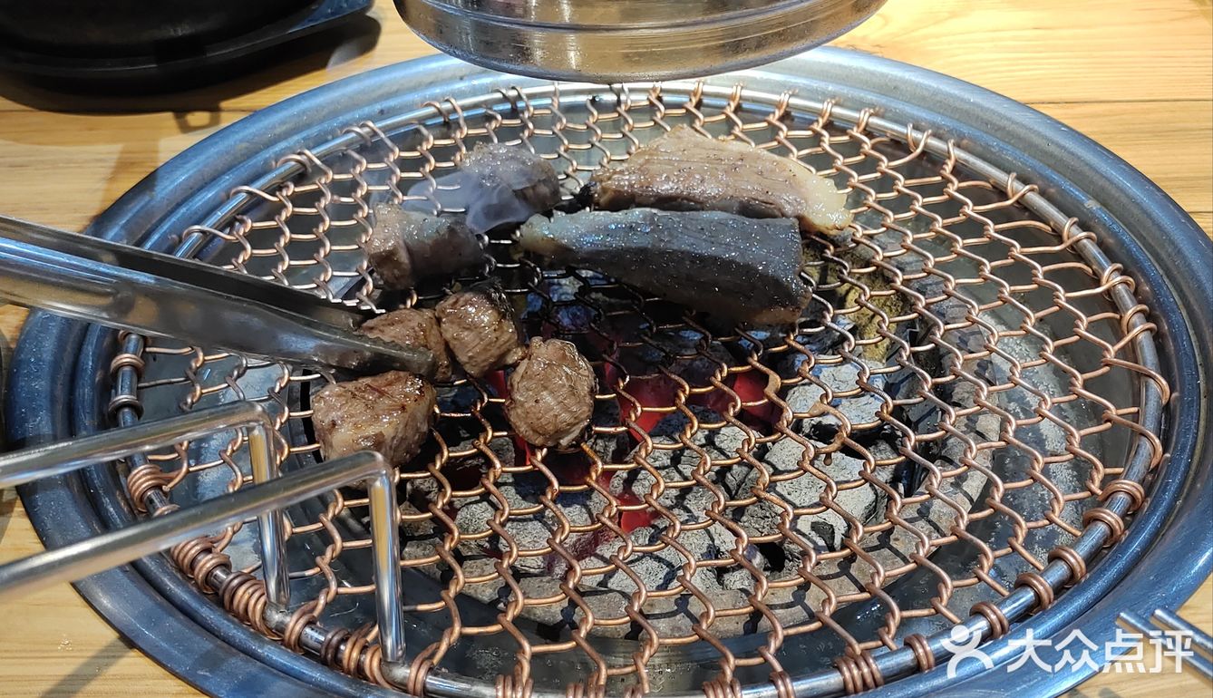 从韩剧里走出来的烤肉店，一口一口炫到饱[调皮]