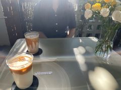 -彳亍咖啡·这里(水湾路店)