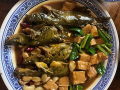 昂刺鱼炖豆腐-大队长大灶鹅