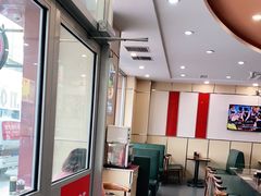 大堂-李先生牛肉面大王(营口大润发店)