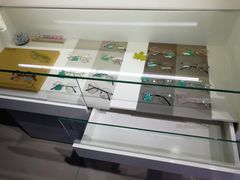 -提一眼镜·蔡司·依视路(小寨店)