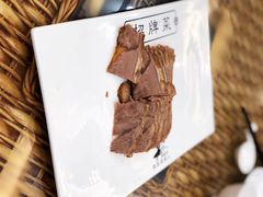 五香牛肉-老季市·三代非遗传承·地标美食老汁鸡(工农路店)