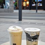 今天在这里品尝了他们家的招牌奶茶，真的是一绝！