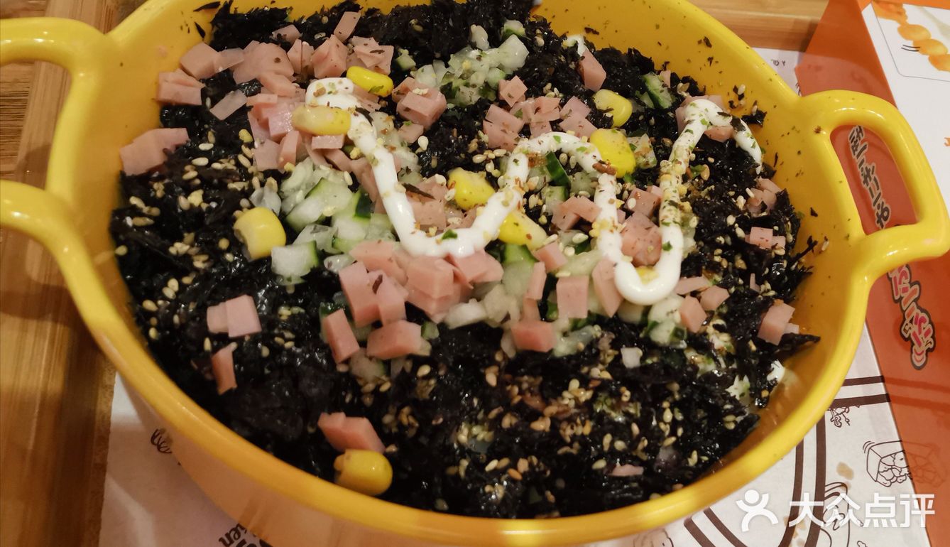 非常适合大众的口味，拉面锅炸鸡块摇摇乐饭团菜品多样