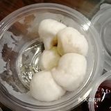 价格也是一样的。个人来说，觉得饺子比小笼包好吃一点