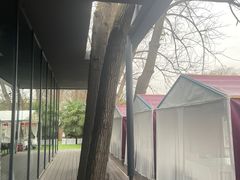 -思念果岭湖畔花房餐厅