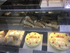 面包甜点陈列柜-上海哈尔滨食品厂(淮海中路店)