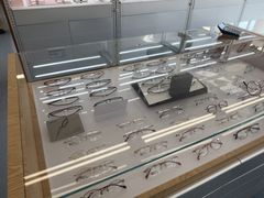 -无奔眼镜·蔡司·依视路授权店(朝阳大悦城店)