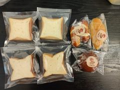 咖啡奶酥包-四個柿子麵包屋