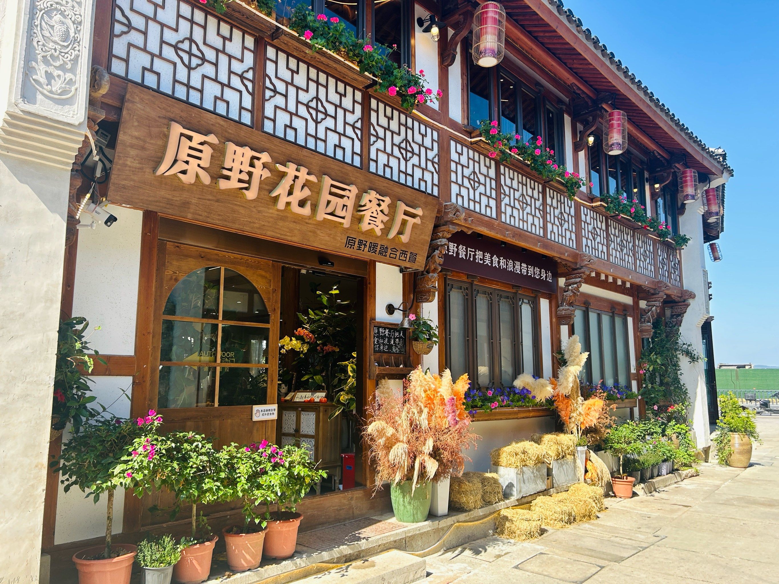 冲着环境来的,意外菜品也不错,会再光顾