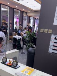 -藤野造型烫染·漂发