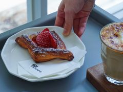 草莓可颂-怪 kafe.