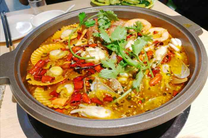 寻味食光-"双拼水煮鱼和牛肉,很特别的吃法,一锅吃到.