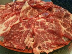 安格斯牛肉-鲜入围煮花胶鸡海鲜火锅