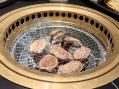 -山川小町·极番烧肉(新地假日广场店)