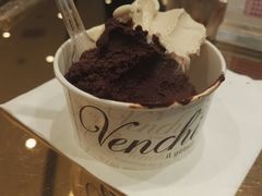 榛子和阿芝特克-VENCHI 闻绮(北京国贸商城店)