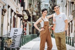 -现代经典婚纱摄影