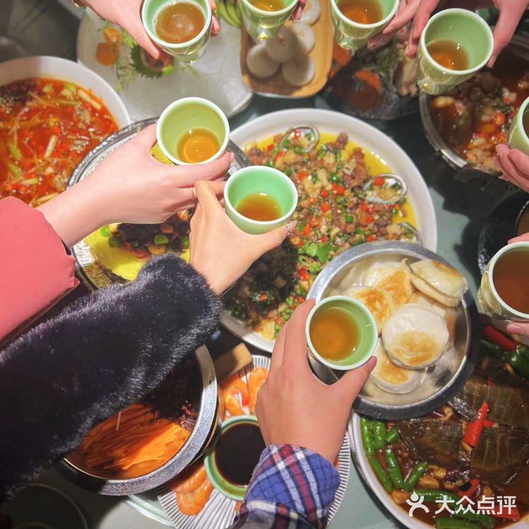 🔥 美食专场：秦阿哥教你舌尖上的江湖菜！🍽️ 