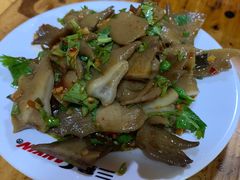 -宏兴烤鱼山庄(宣恩总店)