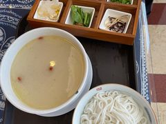 过桥米线-蝴蝶泉宾馆-中餐厅