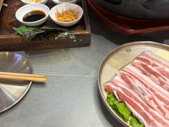 -围炉肉舍•炭烤活鳗•丹东海鲜烤肉(步行街店)