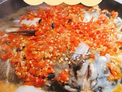 现焖老坛剁椒鱼头-味上湘菜馆(阿波罗店)