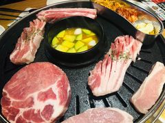 -江南猪肉商会无限续吃(弘大店)