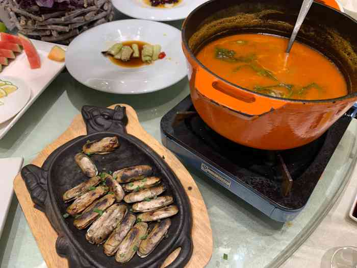奉化华侨豪生-中餐厅-"菜品的种类比较丰富,味道也不错.点的几个.