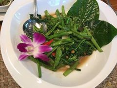 -Chom Cafe and Restaurant