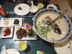 -南京金牛湖巨碗鱼头