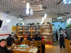 大堂-正宗普宁豆干坊·洪记砂锅粥(红领巾路店)