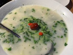 -帅巴人舅母子腊蹄民俗村