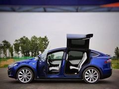 -TESLA 特斯拉(上海太古汇体验店)