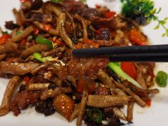 茶树菇炒肉-云隐小厨·传统大理美食(复兴路店)