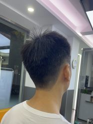 -首脑美发沙龙