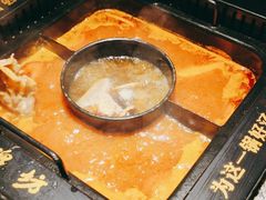 -老牌坊云南鱼豆花火锅(哈西万达店)