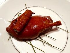 玻璃脆皮乳鸽-名人坊·新派粤菜(河西奥体博览中心金鹰世界店)