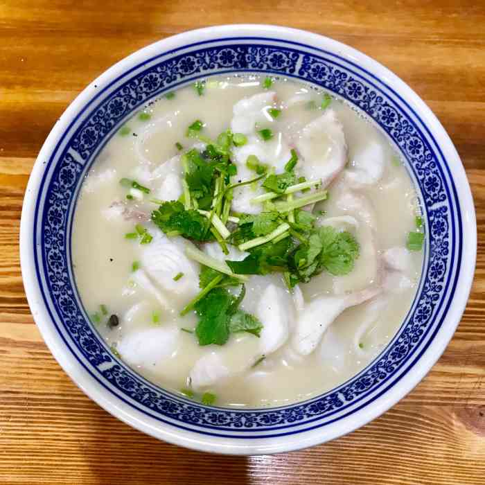 财鱼面馆(茂盛路店)-"财鱼面好吃,糖蒜,泡萝卜,泡黄瓜也超级好.