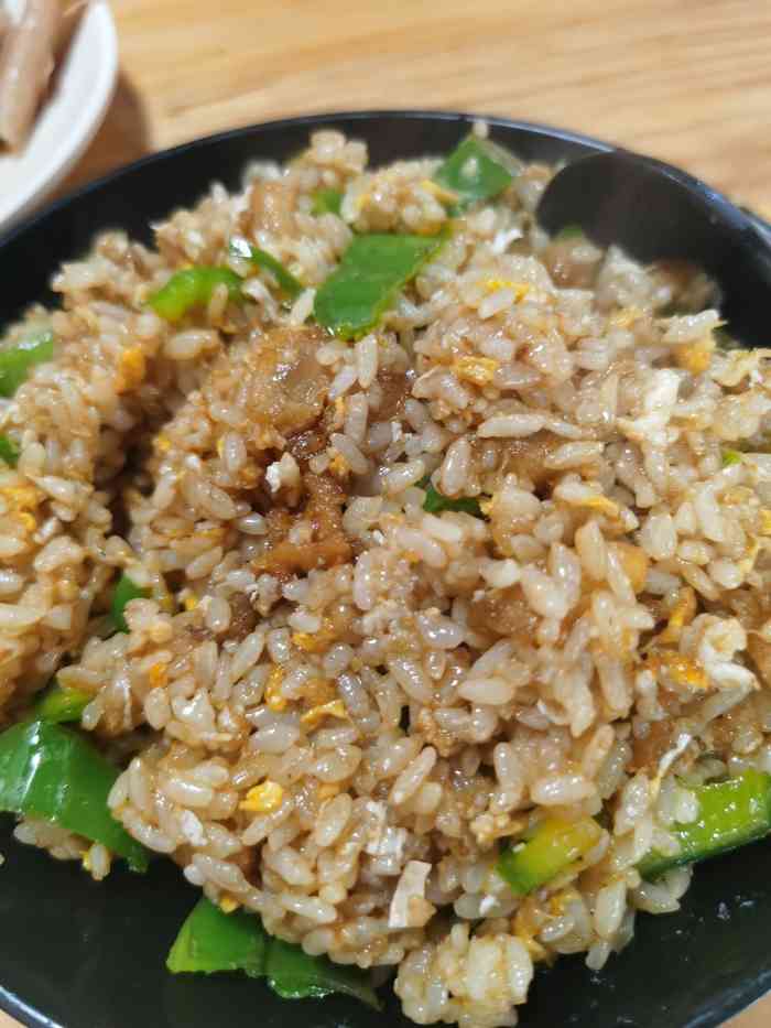 周丽君小吃(中东路店)-"真的是好几十年的老店了,位置在中东路与花.