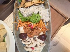 -老牌坊云南鱼豆花火锅(哈西万达店)