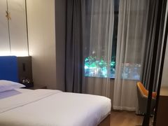 -丽辰酒店(深圳翻身地铁站店)