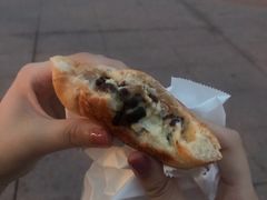 爆浆芝士红豆面包-啊噗吐呦现场烘焙(麦凯乐店)