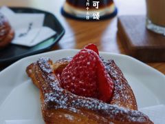 草莓可颂-怪 kafe.