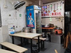 -董哥山城碗碗香(美专校街店)