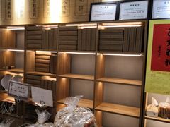 面包甜点陈列柜-南宋胡记(杭州灵隐寺店)