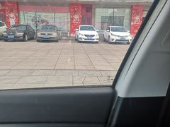 -新一百-地面停车场