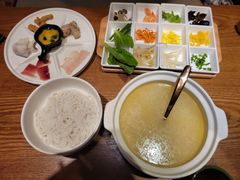 云南过桥米线-云海肴·汽锅鸡·云南代表菜(天山百盛优客店)